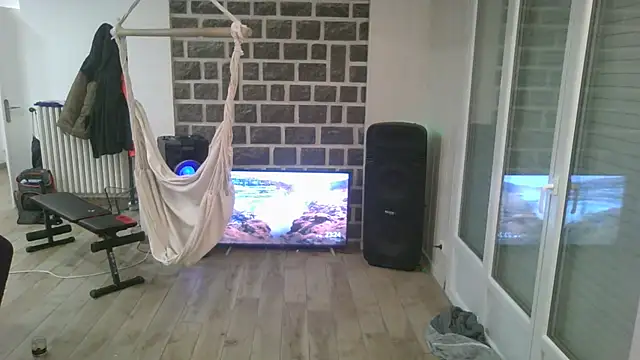 Snapshot of samia42 chatting on 12.15.25 samia42 online show from 12.15.25