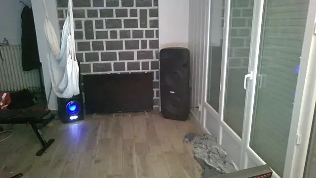 Snapshot of samia42 chatting on 12.18.25 samia42 online show from 12.18.25