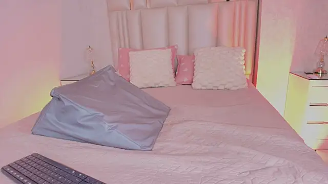 alanarose18 online show from 02.26.26