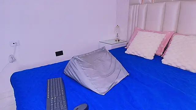 alanarose18 online show from 04.22.26