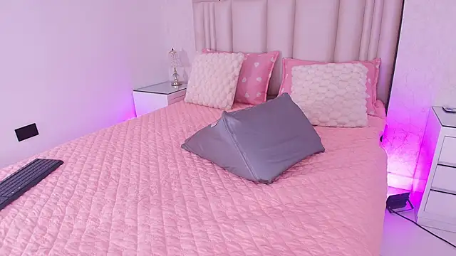 alanarose18 online show from 04.26.26