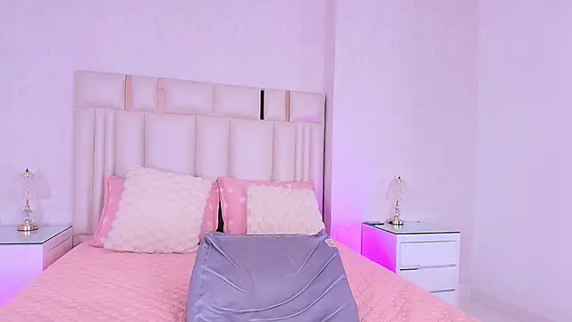 alanarose18 online show from 04.29.26