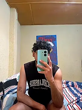 Snapshot of prototipoA45 chatting on 11.21.25 prototipoA45 online show from 11.21.25