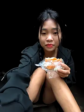 Snapshot of Lynly_k2 chatting on 11.18.25 Lynly k2 online show from 11.18.25