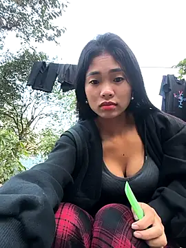 Snapshot of Lynly_k2 chatting on 11.22.25 Lynly k2 online show from 11.22.25