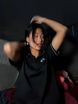 Snapshot of Lynly_k2 chatting on 12.04.25 Lynly k2 online show from 12.04.25