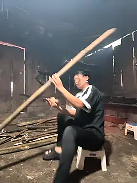 Snapshot of Lynly_k2 chatting on 12.16.25 Lynly k2 online show from 12.16.25