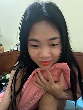 Snapshot of Lynly_k2 chatting on 04.02.26 Lynly k2 online show from 04.02.26