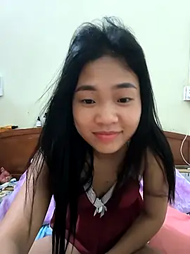 Snapshot of Lynly_k2 chatting on 04.15.26 Lynly k2 online show from 04.15.26