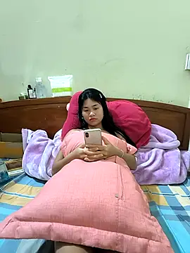 Snapshot of Lynly_k2 chatting on 04.28.26 Lynly k2 online show from 04.28.26