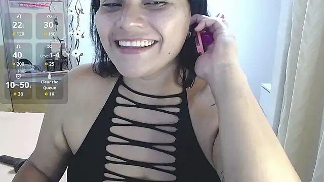 Snapshot of MariaVex chatting on 11.28.25 MariaVex online show from 11.28.25