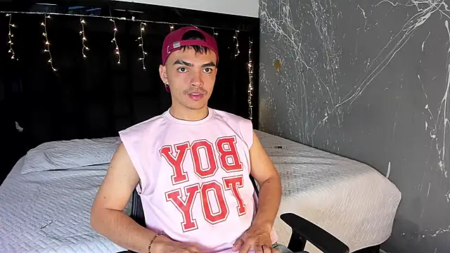 Snapshot of NicoKingg_ chatting on 12.04.25 NicoKingg online show from 12.04.25