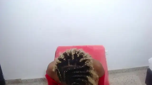 NiaOlsson  online show from 11.08.25