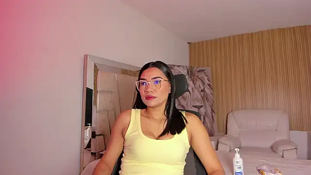 katemooss  online show from 11.23.25