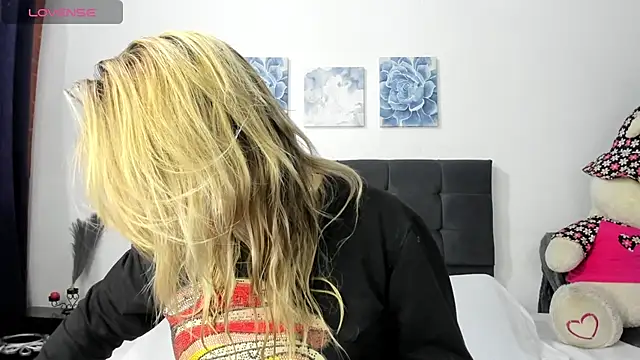 ariannawil online show from 04.26.26