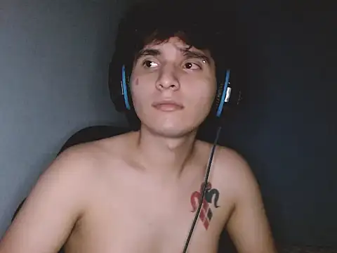 Snapshot of suggarboy03 chatting on 11.09.25 suggarboy03 online show from 11.09.25