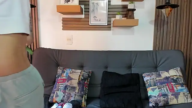 Snapshot of Melany_27 chatting on 11.11.25 Melany 27 online show from 11.11.25