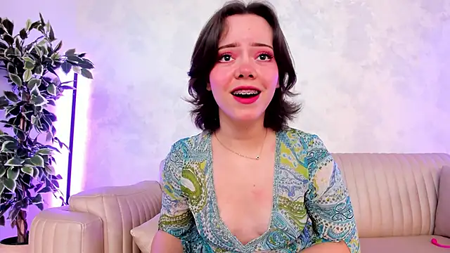 Snapshot of AnnaTylor chatting on 12.02.25 AnnaTylor online show from 12.02.25