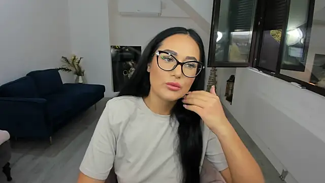 Snapshot of AnyaEvy chatting on 11.12.25 AnyaEvy online show from 11.12.25