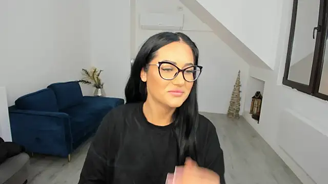 Snapshot of AnyaEvy chatting on 11.13.25 AnyaEvy online show from 11.13.25