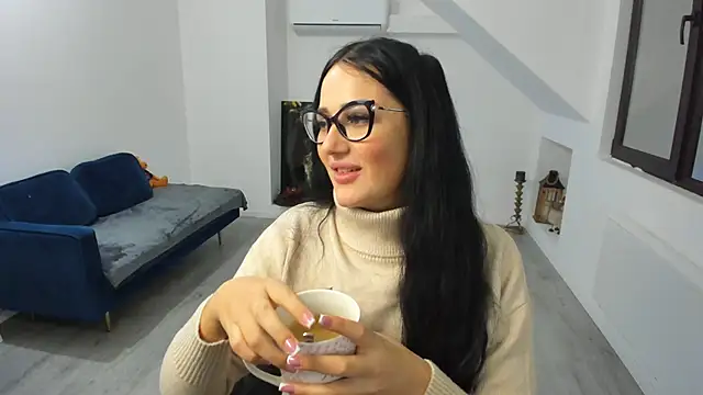 Snapshot of AnyaEvy chatting on 12.23.25 AnyaEvy online show from 12.23.25