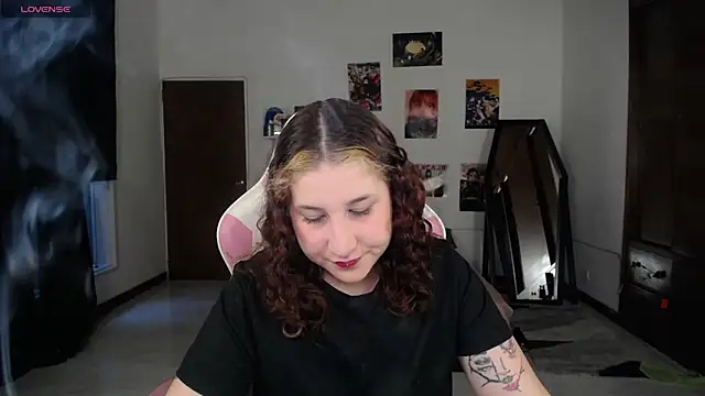 Snapshot of ratts- chatting on 12.17.25 ratts- online show from 12.17.25