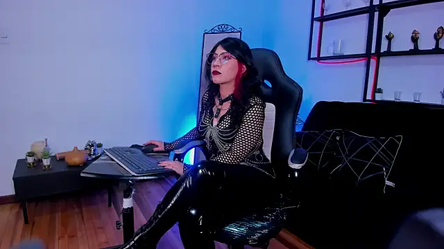 Halley Ravenn online show from 07.09.26