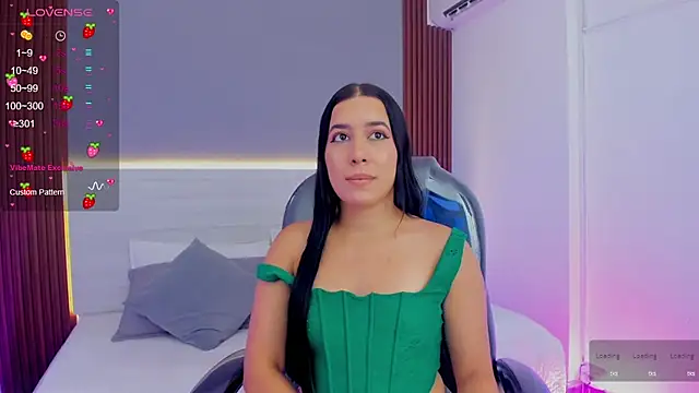 Snapshot of Amy_Leah chatting on 12.01.25 Amy Leah online show from 12.01.25