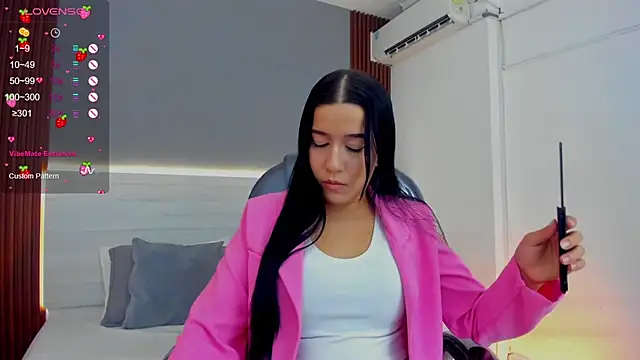 Snapshot of Amy_Leah chatting on 12.02.25 Amy Leah online show from 12.02.25