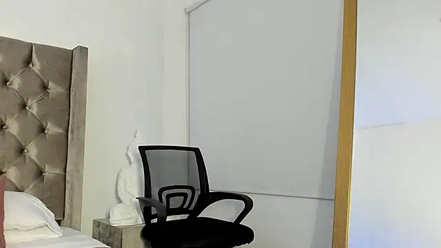 NikkiBotero online show from 11.25.25