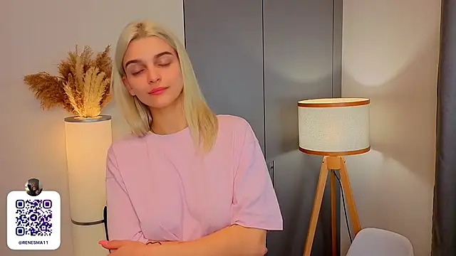 Snapshot of AdameShoyer chatting on 11.21.25 AdameShoyer online show from 11.21.25