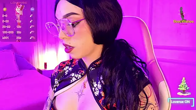 Snapshot of Lynaa_love chatting on 12.19.25 Lynaa love online show from 12.19.25