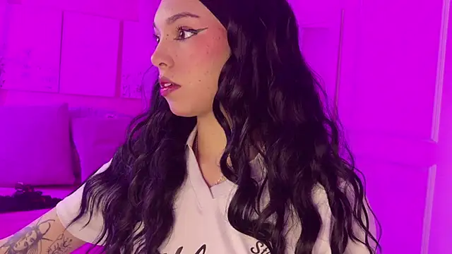 Snapshot of Lynaa_love chatting on 01.06.26 Lynaa love online show from 01.06.26