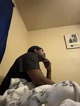 Snapshot of CrookedBeaut chatting on 12.05.25 CrookedBeaut online show from 12.05.25