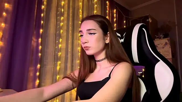 HollyPaw online show from 12.17.25