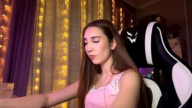 HollyPaw online show from 12.20.25