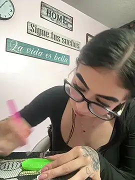 Snapshot of SCARLETT_INK_ chatting on 05.08.26 SCARLETT INK online show from 05.08.26