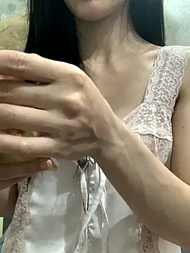 Snapshot of Tiny-122 chatting on 11.28.25 Tiny-122 online show from 11.28.25