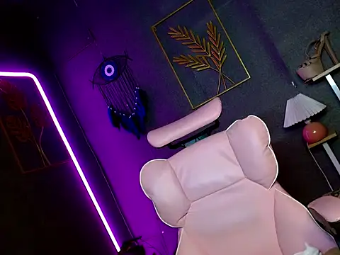 Snapshot of slutty_lauraxxx chatting on 02.11.26 slutty lauraxxx online show from 02.11.26