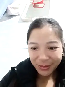 Snapshot of Lyla_john chatting on 12.19.25 Lyla john online show from 12.19.25