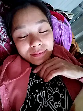 Snapshot of Lyla_john chatting on 12.20.25 Lyla john online show from 12.20.25