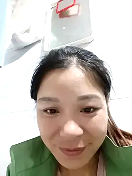 Snapshot of Lyla_john chatting on 12.21.25 Lyla john online show from 12.21.25