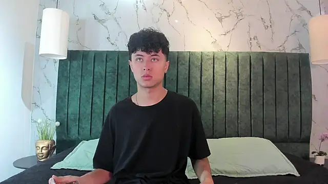 Noah dupont  online show from 12.04.25