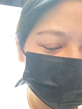 Snapshot of StrayedForename chatting on 04.10.26 StrayedForename online show from 04.10.26