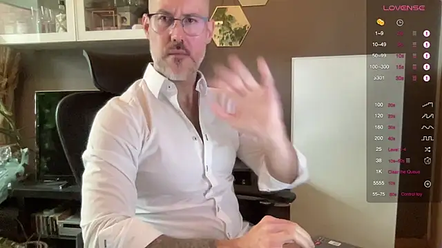 Snapshot of the_new_fit_rubinho chatting on 11.27.25 the new fit rubinho online show from 11.27.25