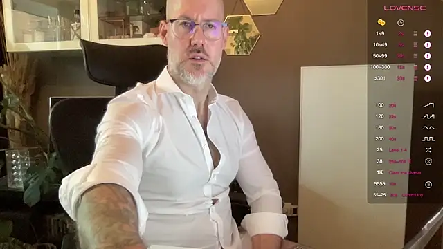 Snapshot of the_new_fit_rubinho chatting on 01.15.26 the new fit rubinho online show from 01.15.26