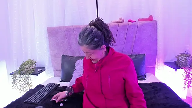 Victoriaa Anderson online show from 04.24.26