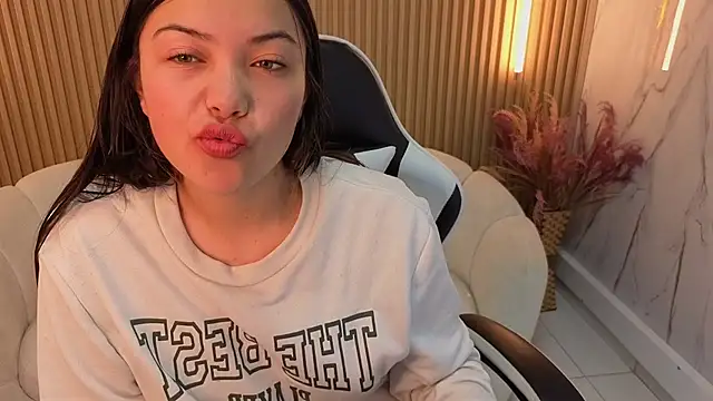 Snapshot of venus_velvet_tp chatting on 12.14.25 venus velvet tp online show from 12.14.25