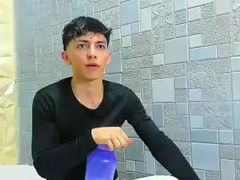 ElanGiraldo online show from 11.11.25