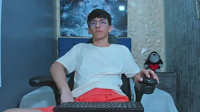 ElanGiraldo online show from 05.07.26